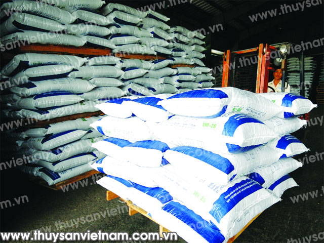 Doanh nghiệp sản xuất thức ăn thủy sản đang trong cảnh thiếu vốn sản xuất - Ảnh: Lê Hoàng Vũ