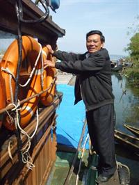 Ông Trần Thoạn đang sở hữu 2 tàu cá công suất lớn chuyên đánh bắt xa bờ