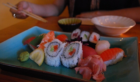 Ông Yoshimasa Hayashi bật đèn xanh cho những tranh luận mới