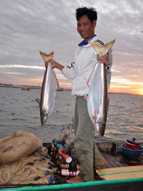 Ngư dân trúng đậm cá bông lau.