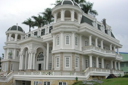 Biệt thự của đại gia Lâm Ngọc Khuân được chủ nợ ngân hàng lấy cho thuê làm nhà hàng khách sạn.