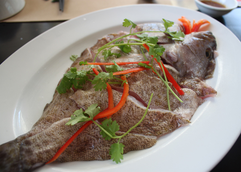 Thịt cá bống mú mềm, thơm ngọt, thường được chế biến thành các món ăn ngon như: nấu cháo, nướng, nấu canh chua... Ảnh: Khánh Hòa.