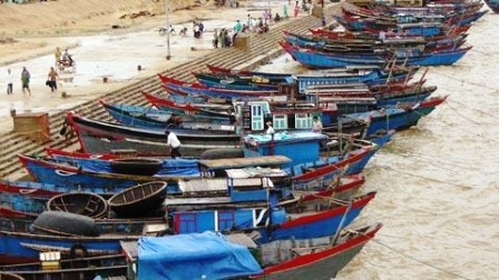 Cảng cá Cửa Tùng
