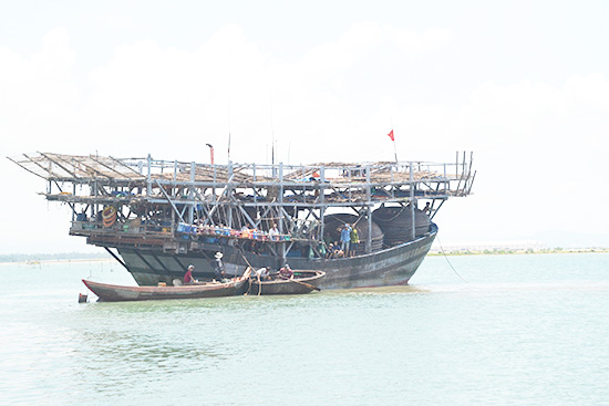 Nỗi lo mùa biển động