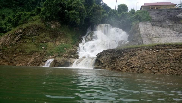 nuôi cá trên Hồ Na Hang