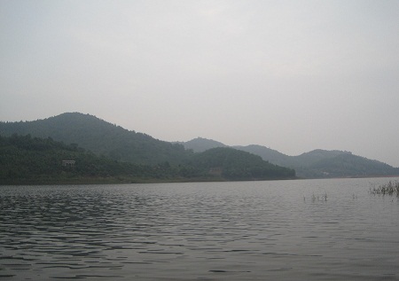 Hồ Cấm Sơn