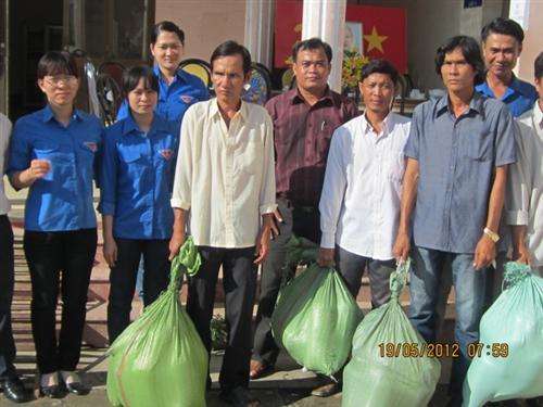 hỗ trợ tôm giống cho nông dân bạc liêu