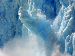 Một khối băng từ sông băng San Rafael thuộc Dải Băng Northern Patagonian tại Chile bị vỡ năm 2007. (Nguồn: AFP/TTXVN)