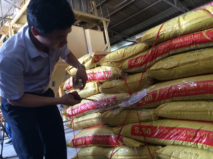 kiểm tra thức ăn chăn nuôi