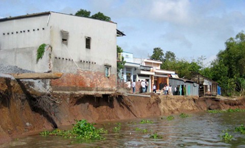 An Giang: 22 nhà dân bị “bà thủy” nuốt chửng