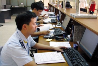 lam thu tuc hai quan