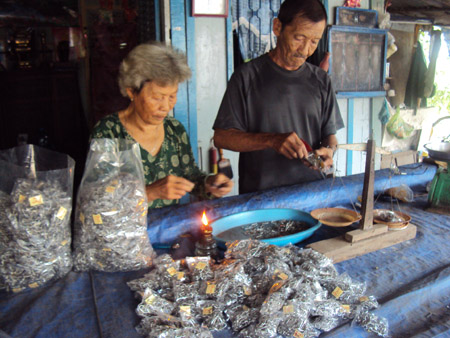 Làng nghề lưỡi câu