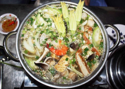 Lẩu cua đồng là một món ăn thơm ngon, có tác dụng thanh mát trong những ngày nắng nóng. Ảnh: X.A.