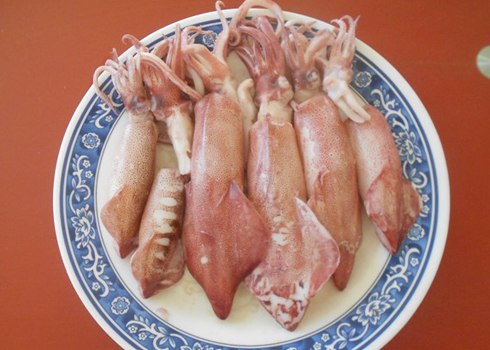 Mực ống làm sạch, có thể chế biến thành nhiều cách như xào, luộc, hấp, nướng....