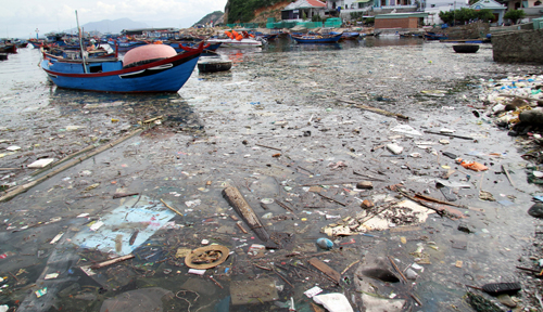 rác ngập sông