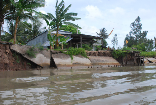 sạt lở nhà cửa
