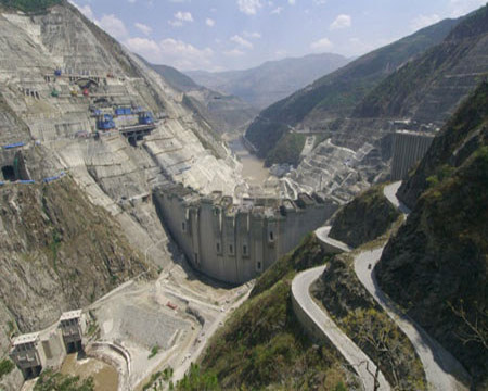 Những con đập trên thượng nguồn dòng chính sông Mekong đang de dọa nguồn nước của Việt Nam