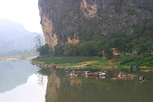 Từ núi Cửa Hà, sông Mã, rẽ phải vào quốc lộ 217 để đến Suối cá thần - Ảnh: Tịnh Tâm