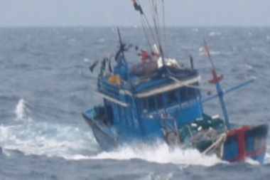 tàu cá gặp nạn
