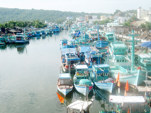 tàu công suất nhỏ