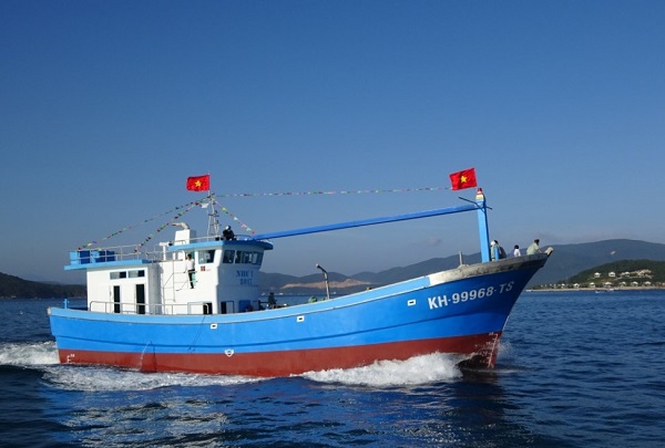 Tàu cá làm bằng vỏ Composite.