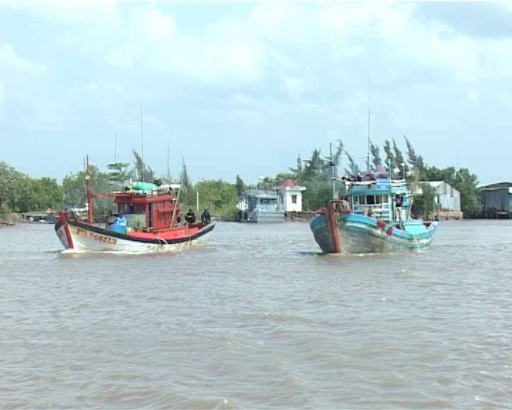 tàu vươn khơi