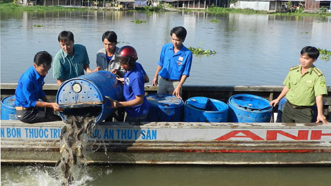 thả cá tái tạo nguồn lợi