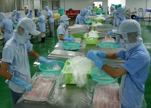 Công nhân đóng gói thủy sản.