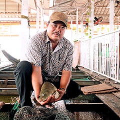 Người đầu tiên “hóa giòn” cá chép trên sông Đồng Nai