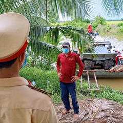 Siết vòng ngoài: Lúa chín rục, tôm đói ăn