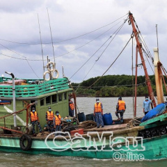 Bắt tàu cá Cà Mau vi phạm vùng biển nước ngoài