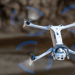 Drone giám sát ao nuôi: Công nghệ trên không trong quản lý trang trại