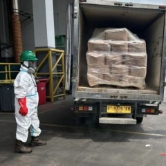 Indonesia tiêu hủy khẩn gần 6 tấn tôm nhiễm phóng xạ Cs-137