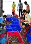 Thương lái Trung Quốc hóa du khách mua cua biển