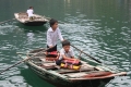 Ngư dân sống thủy cư trên vịnh Hạ Long lên bờ